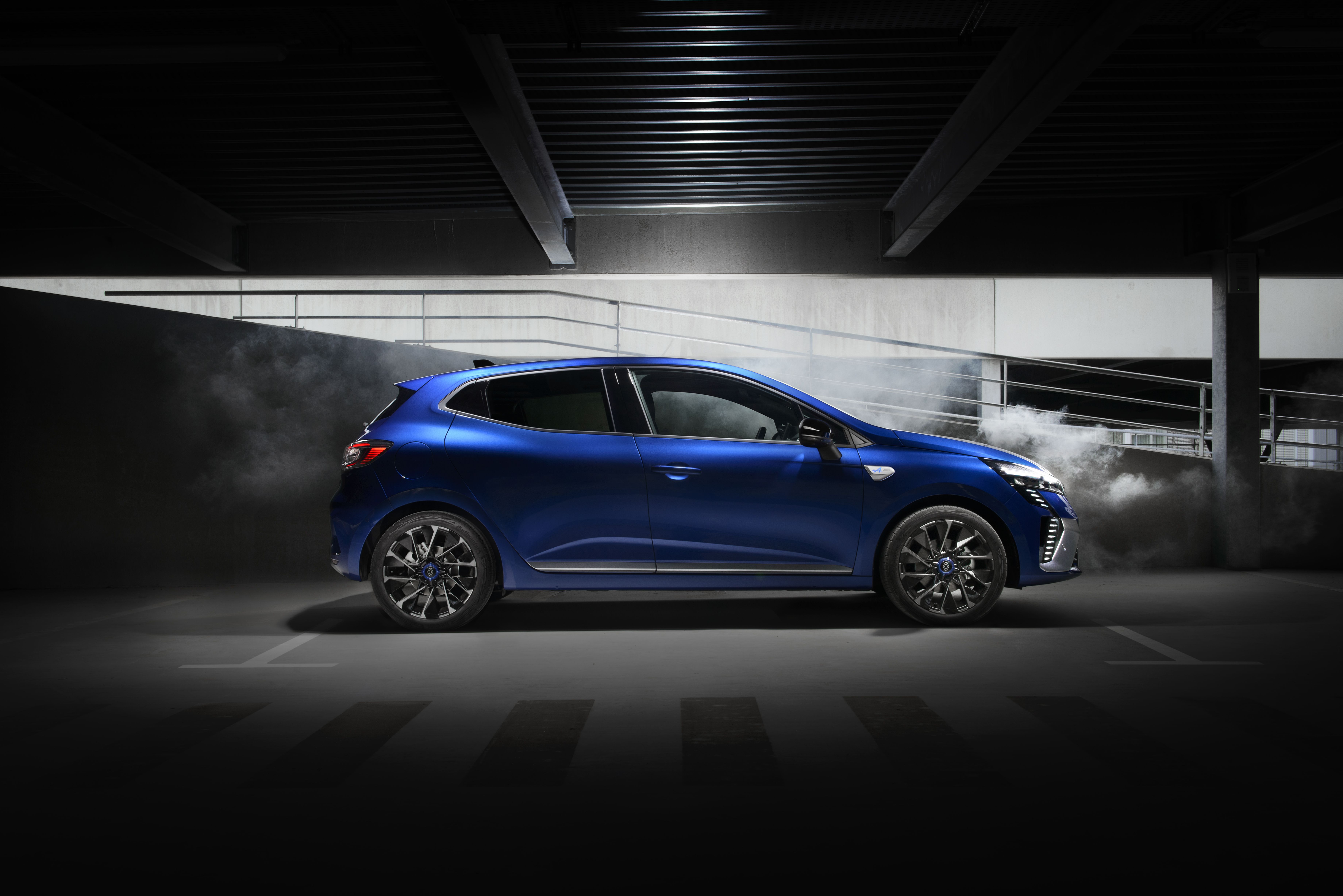 Seitenansicht des Clios, der sich in seinen Maßen unverändert zeigt. Foto: © Renault