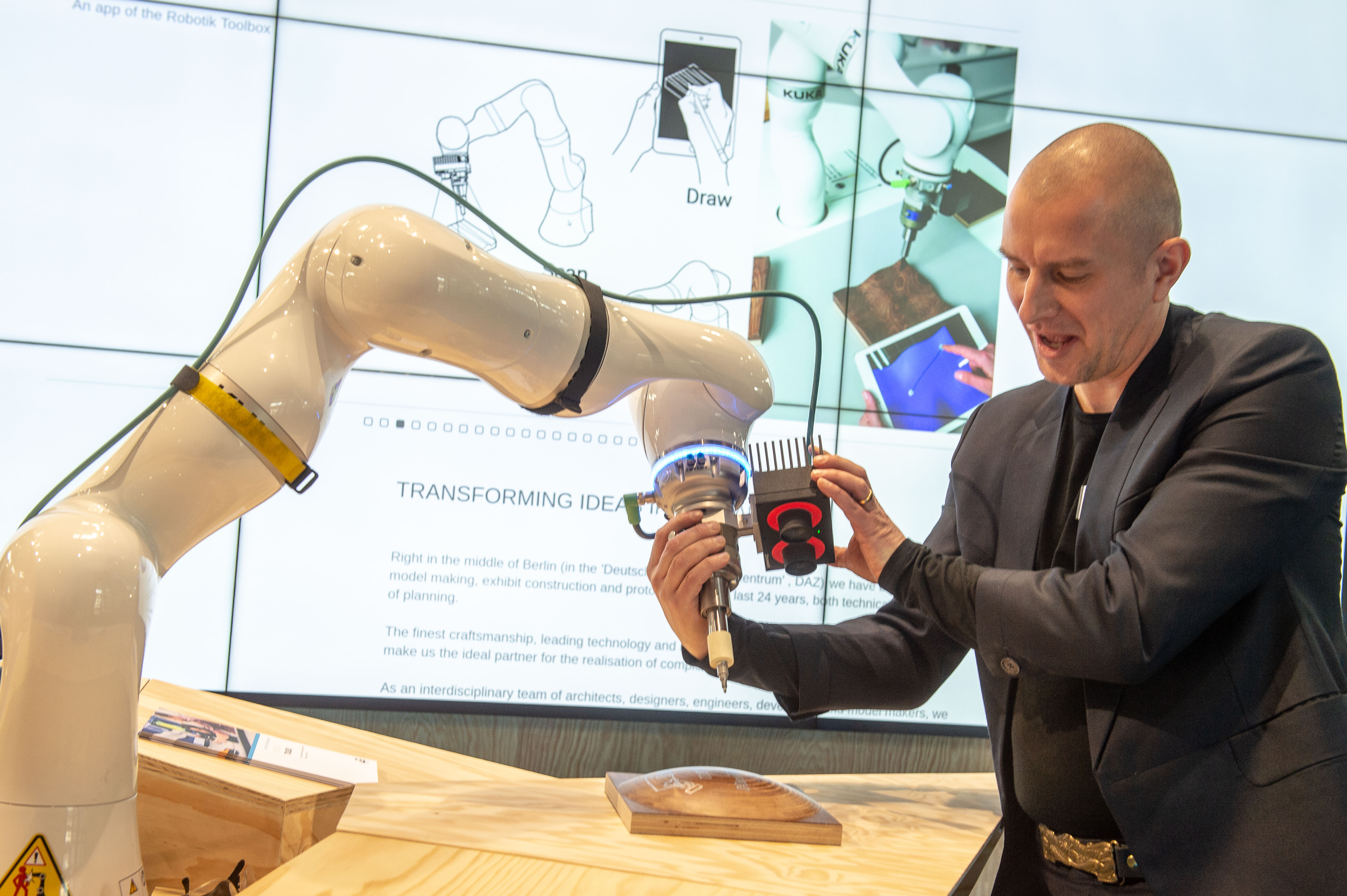 Aussteller auf dem Land des Handwerks 2019: „werk5“, ein Handwerksunternehmen, in dem auch mit Cobots gearbeitet wird. Foto: © GHM