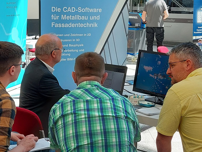 Auch betriebliche Besonderheiten, ausgefallene Projekte oder Kundenwünsche können mit den Anbietern in Ruhe durchgesprochen werden. Foto: © Metall-markt.net