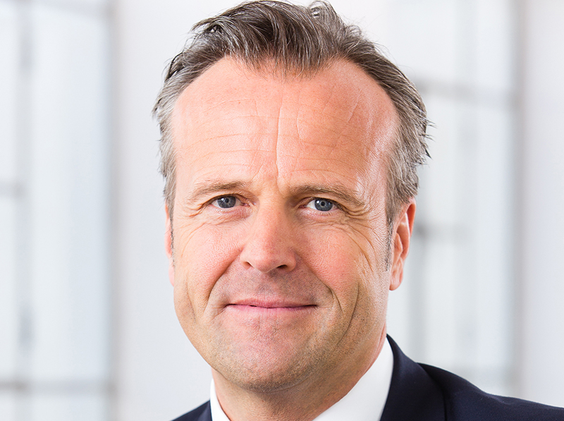 Übernimmt den Vorsitz der Geschäftsführung der Roto Frank Fenster- und Türtechnologie GmbH: Marcus Sander. Der 51-jährige Diplom-Kaufmann war zuletzt als President & Chief Executive Officer (CEO) für die gesamte VAG-Gruppe verantwortlich. Für seine neue Aufgabe bringe er umfassende Managementerfahrungen und die nötige internationale Expertise mit. Foto: © Roto
