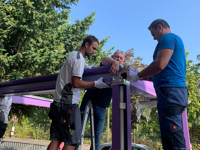 In umfassenden Montageschulungen wurden die Fachkräfte auf das neue Produkt eingelernt. Foto: © Reuter Rolladenbau / Weinor