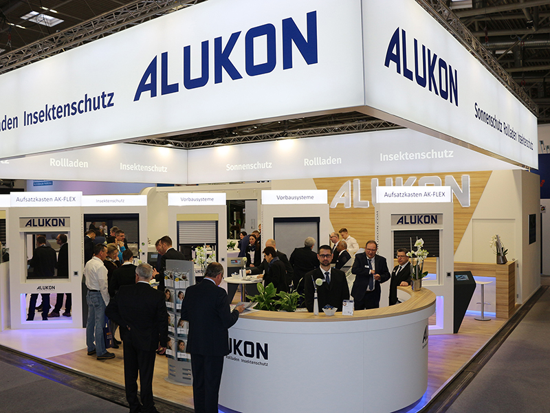 Das neue Alukon Firmenlogo wurde erstmalig auf der BAU 2019 in München, der Weltleitmesse für Architektur, Materialien und Systeme, offiziell vorgestellt. Foto: © Alukon