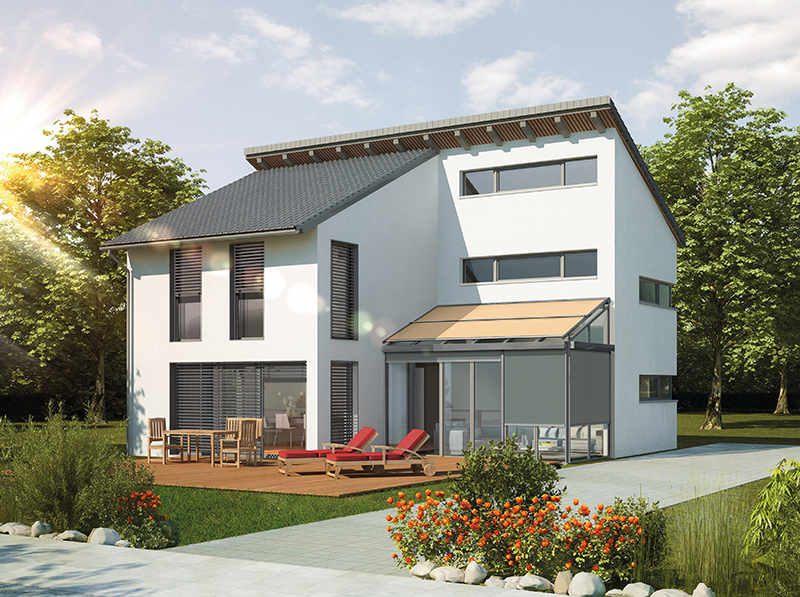 Außenliegende Wintergarten-Markisen fangen den größten Teil der Strahlen schon vor dem Glas ab, sodass die Wärme gar nicht erst ins Innere gelangt. Foto: © Warema