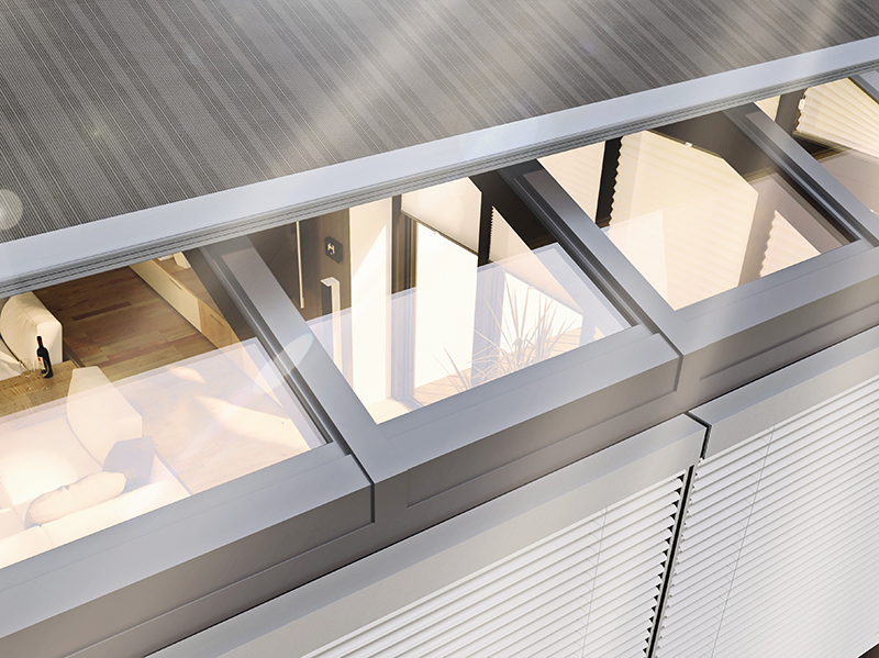 Die Wintergartenmarkise, die Außenjalousie und der innenliegende Blendschutz bilden zusammen eine optimale Lösung. Foto: © Warema