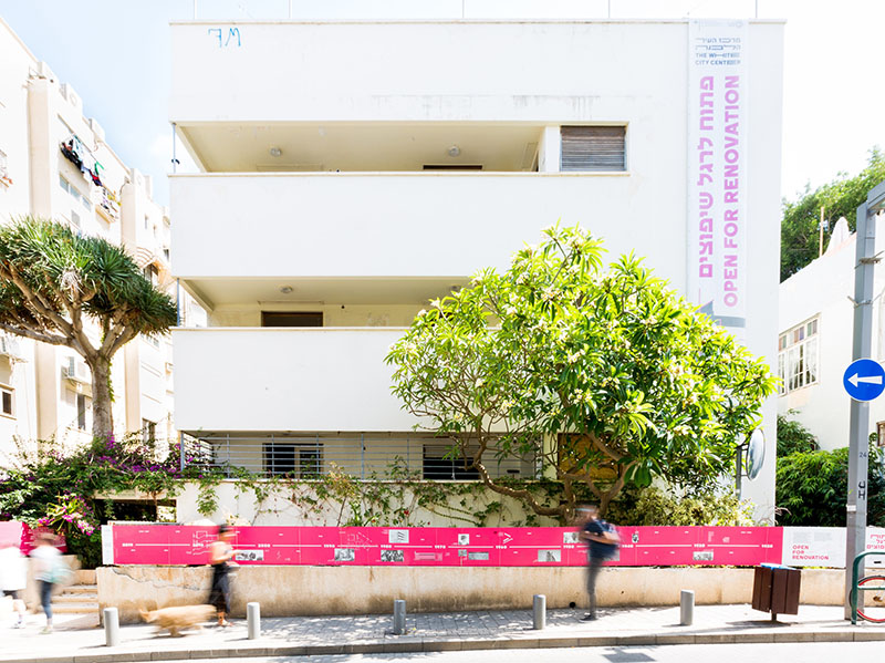 Das Max-Liebling-Haus vor der Komplettsanierung: Das Gebäude ist ein typisches Beispiel für den durch Bauhaus-Elemente geprägten „Internationalen Stil“ und steht unter Denkmalschutz. Foto: © Yael Schmidt