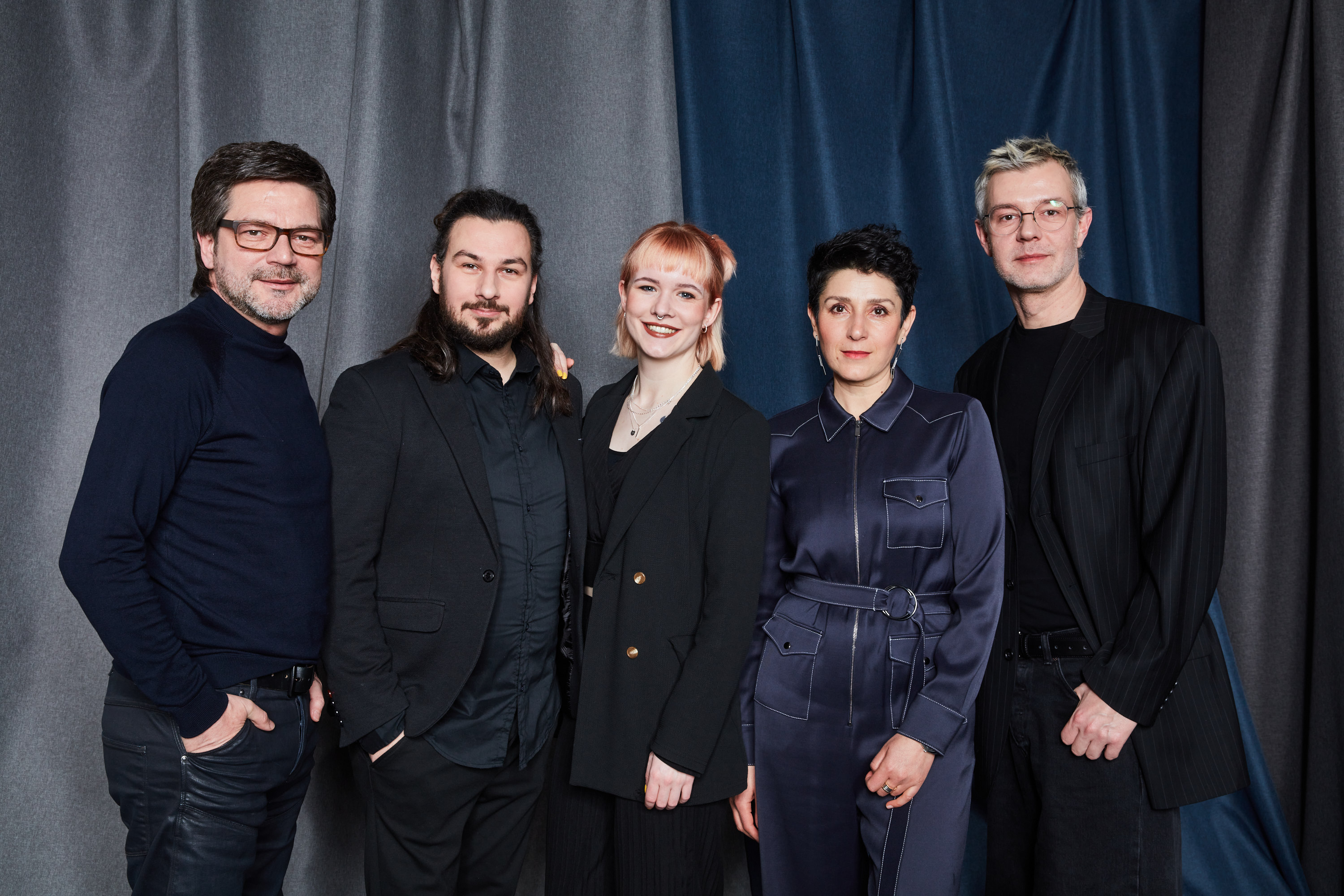 Die kreativen Köpfe hinter der Frisurenmode (v.l.n.r.): Art Director Antonio Weinitschke, Serkan Akbas, Lena Kühn, Sebahat Yilmaz Bader und stellvertretender Art Director Steven Meth. Foto: © ZV Friseurhandwerk
