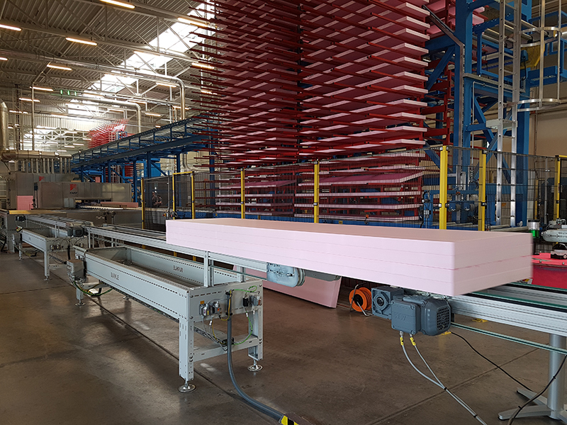 Mit der neuen Produktionsanlage ist es Austrotherm nun auch in Wittenberge möglich, hoch druckbelastbare und leistungsstarke XPS-Multilayer-Dämmplatten herzustellen. Foto: © Austrotherm