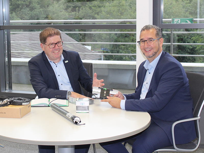 Frederico Ferreira (r.) ist seit Anfang Juli als Exportleiter im Einsatz. Über die Verstärkung des Außendiensts mit dem international erfahrenen Vertriebsprofi freut sich Geschäftsführer Andreas Böck (l.). Foto: © Selve