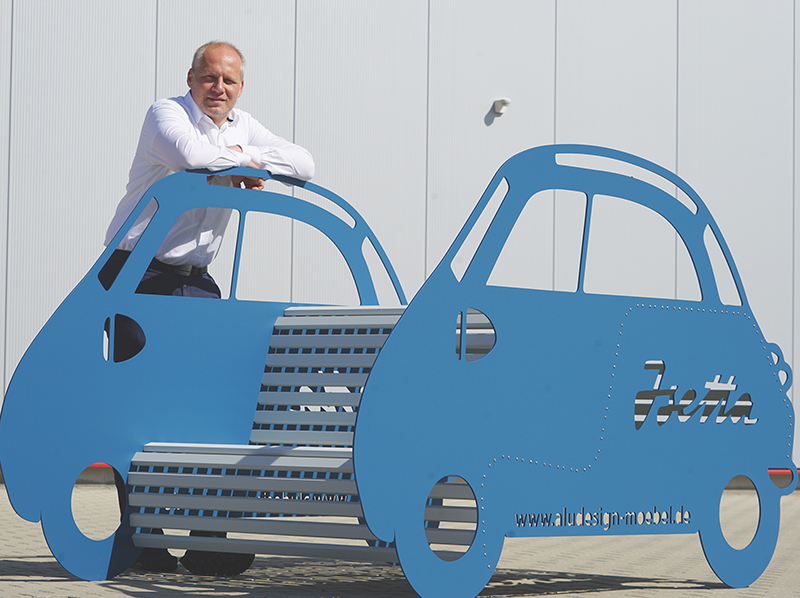 Geschäftsführer Rüdiger Sander hatte die Idee für die Möbel. Foto: © ProjectPartner Dirk Kleeschulte