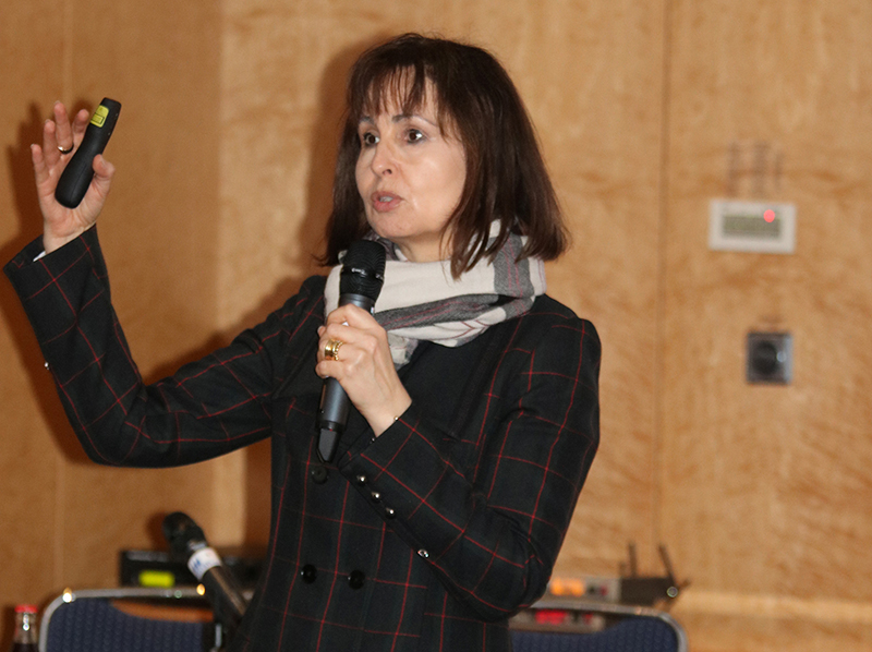 Prof. Jutta Rump behandelte ein zentrales Zukunftsthema: Wie können auch kleinere Betriebe auf das Problem des zunehmenden Fachkräftemangels reagieren? Foto: © Bundesverband Wintergarten e.V.