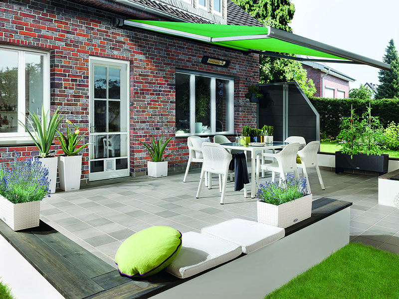 Eine luftdurchlässige Lehne und Sitzfläche garantieren auch bei heißen Temperaturen entspannte Stunden auf der Terrasse. Foto: © Lechuza