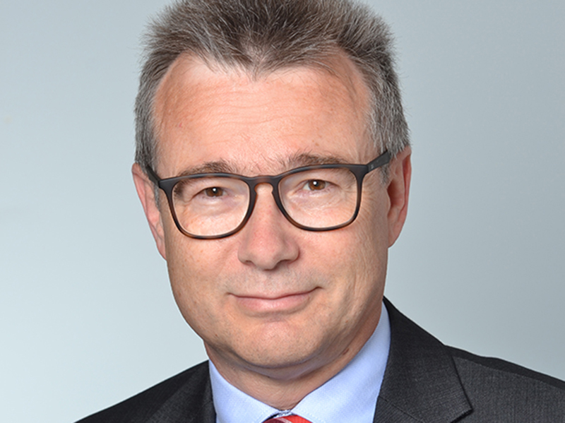 Ernst Semar begleitet den weiteren Erfolgskurs des Herstellers in seiner Funktion als Geschäftsbereichsleiter Glas EIMEA (Europe India Middle East Africa) und trägt die Verantwortung für das Isolierglasdichtstoffgeschäft sowie für alle innovativen Anwendungen in der Fassade und bei smarten Gläsern. Foto: © Kömmerling Chemische Fabrik GmbH