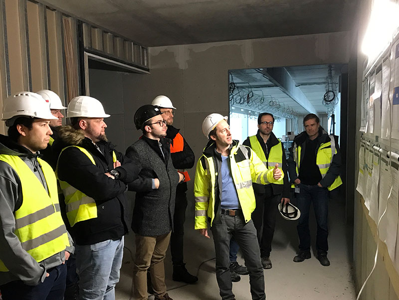 Exkursionen zu beispielhaften Projekten sind fester Bestandteil im Studienplan des Fachingenieur / Fachplaner Ausbau. Foto: © Katrin Lohschelder