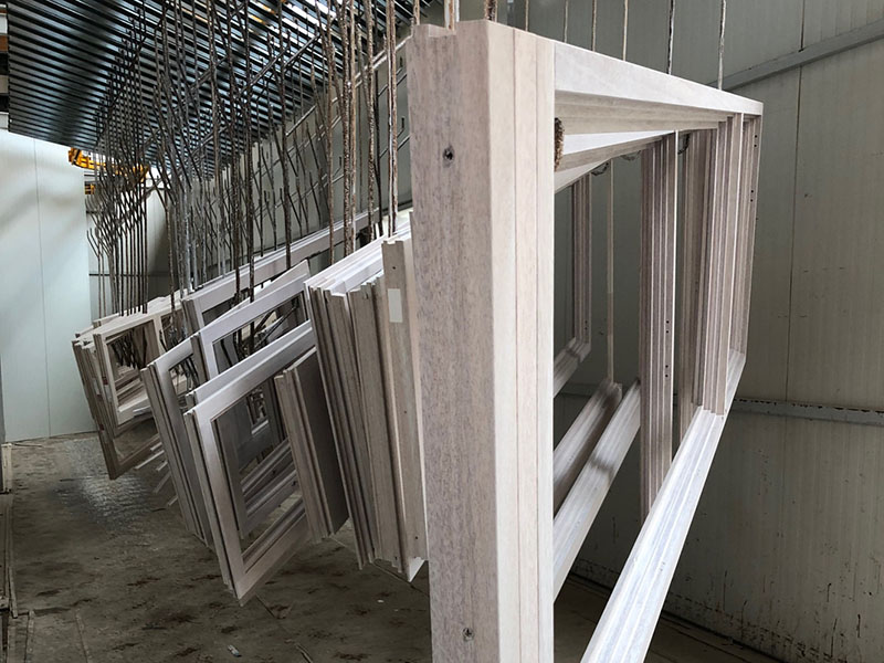 Neuer Standort, neue Kompetenzen:: Mit der Produktion eigener Holzelemente will German Windows seinen Fachhandelspartnern ermöglichen, Bauelemente aller Werkstoffe aus einer Hand zu erhalten. Foto: © GW GERMAN WINDOWS, Südlohn-Oeding