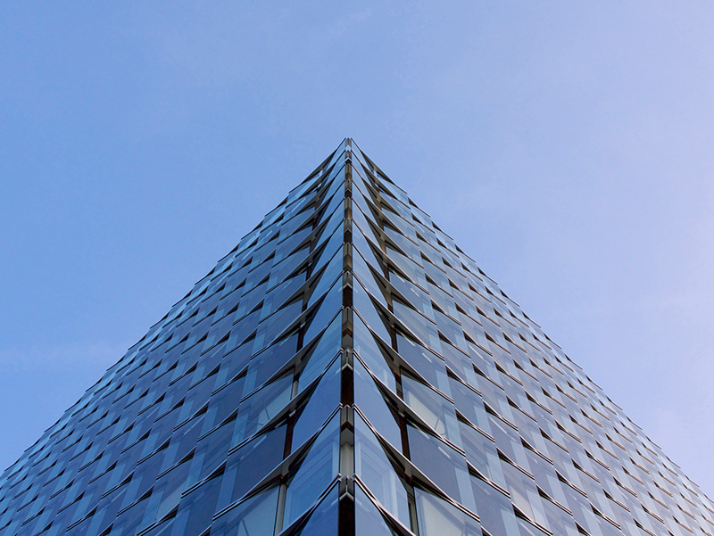 Selbstreinigendes Glas an einem Gebäude in Hamburg. Foto: © Pilkington Deutschland AG