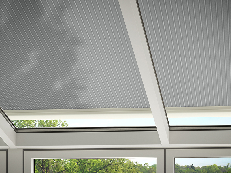 Das Gewebe schützt laut Hersteller vor UV-Strahlen, reflektiert Wärme und bietet luftige Transparenz. Foto: © Markilux