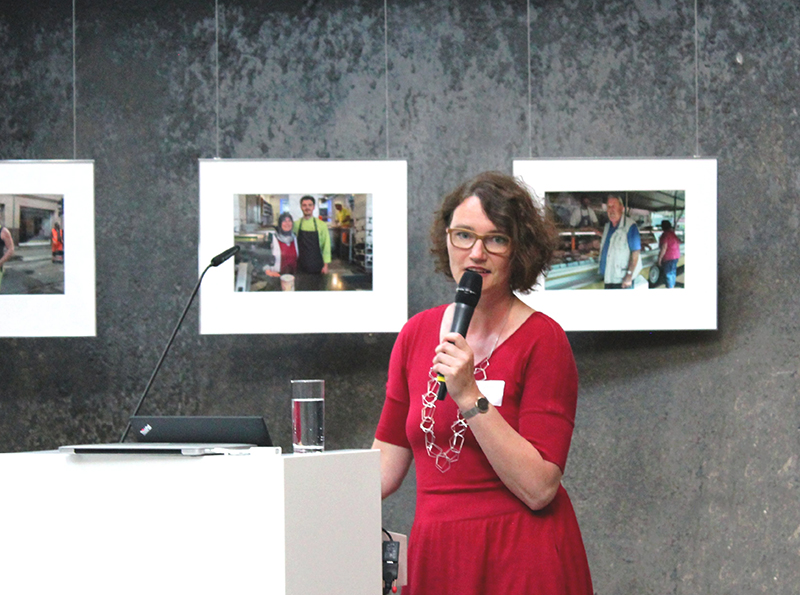 Architektin Anja Rosen, Lehrbeauftragte an der Bergischen Universität Wuppertal und DGNB-Auditorin bei der energum GmbH, stellte das Projekt „Rathaus Korbach“ und den möglichen Wiedereinsatz von Abbruchmaterialien beim Neubau vor. Foto: © Brüninghoff