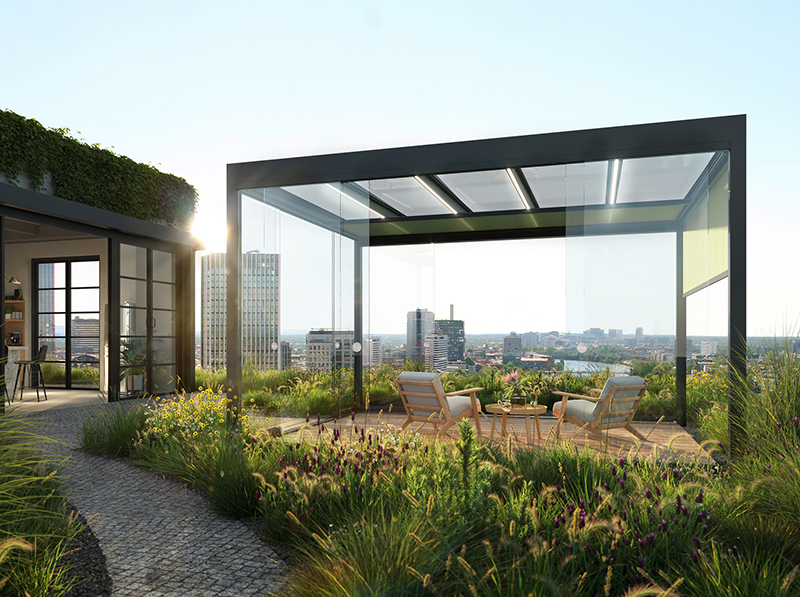 Durch das Glasdach entsteht ein lichtdurchfluteter Außenraum. Foto: © Warema