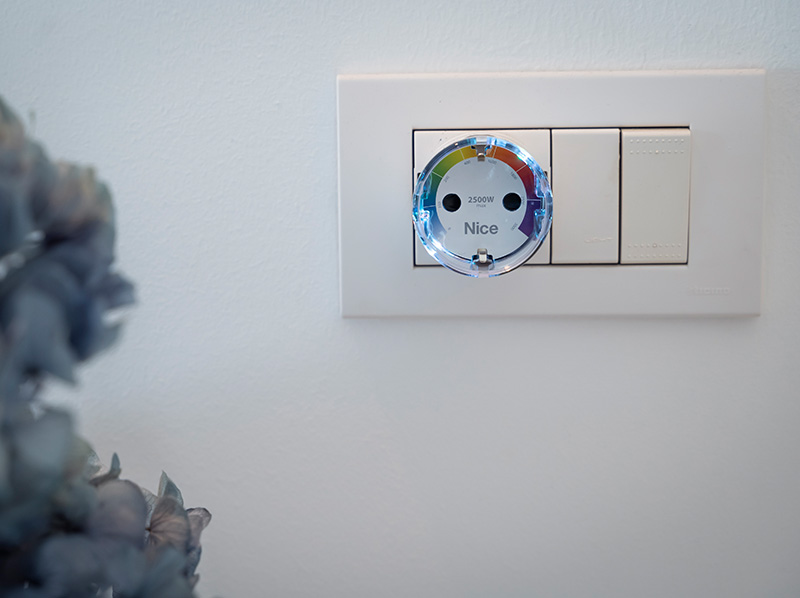 Durch die smarte Steckdose Plug-Control lässt sich Energie und Geld sparen. Foto: © Nice