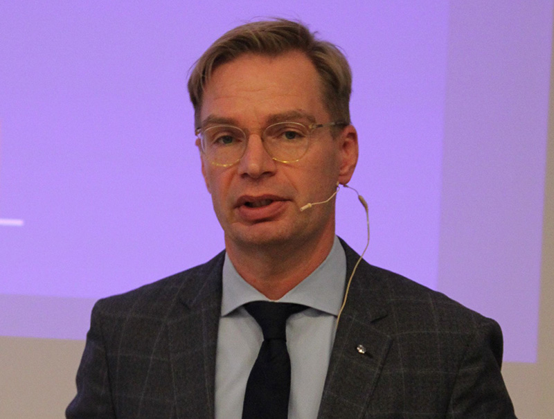 In einem Gastbeitrag informierte Reiner Holznagel, Präsident des Bundes der Steuerzahler, über die Entwicklungstendenzen der Steuerpolitik und prangerte drastische Beispiele von Steuerverschwendung an. Foto: © Bundesverband Wintergarten e.V.