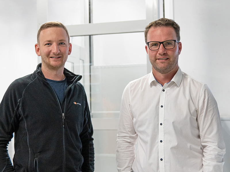 Daniel Schönberger (Produktentwicklung, links) und Rainer Martl (Leitung Entwicklung und Innovation) waren beim DuraPorte bestrebt, bewährte Komponenten und Systeme zu verwenden. Foto: © Ascendor