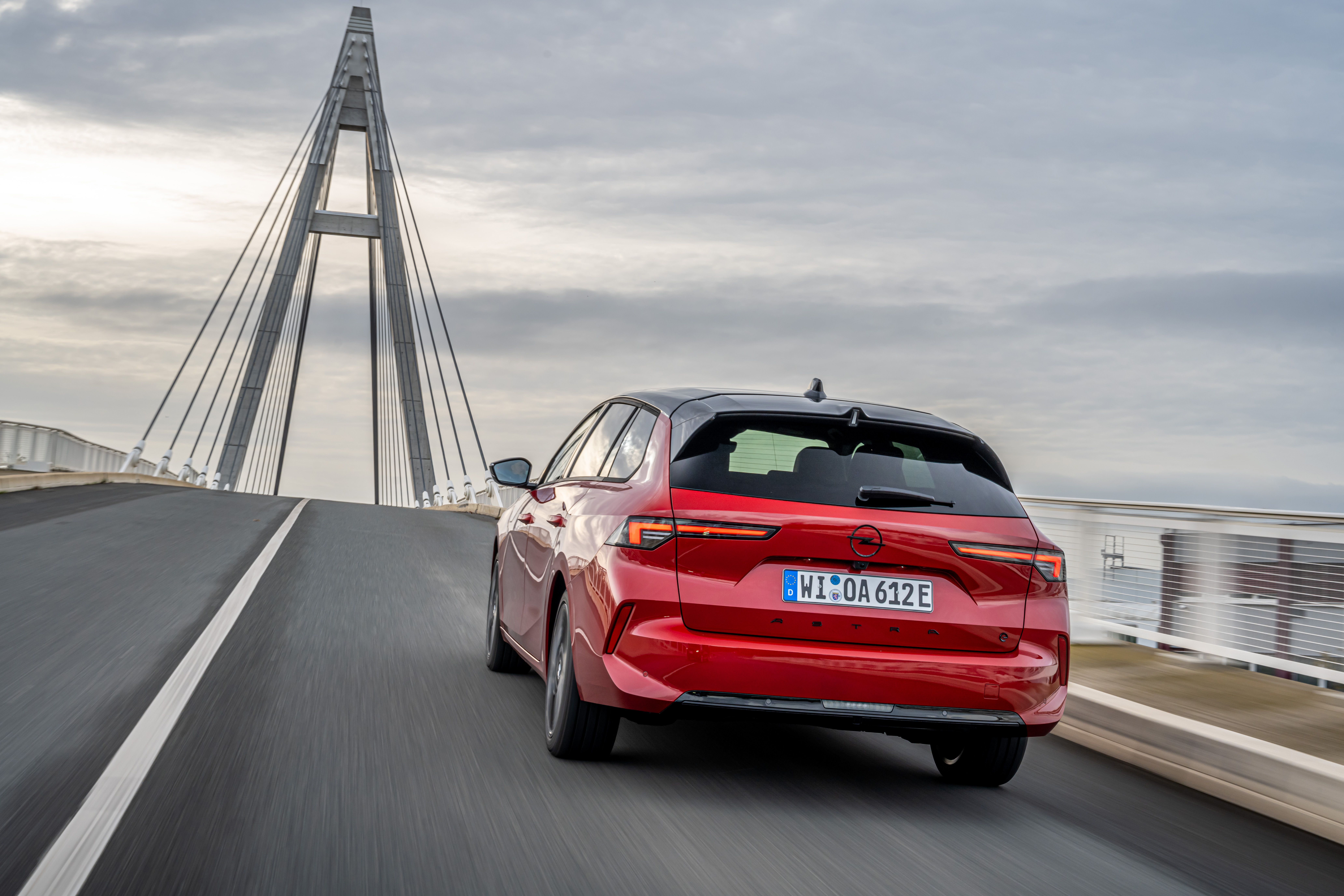 Die aerodynamische Form hilft, den Verbrauch zu senken. Foto: © Opel