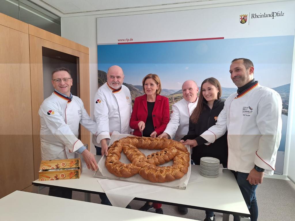 Claus Becker, Alfred Wenz, Malu Dreyer, Hermann Paul Madeleine Anfrae, Ralf Andrae (v. l.) Foto: © Armin Seibert / KHS RNH