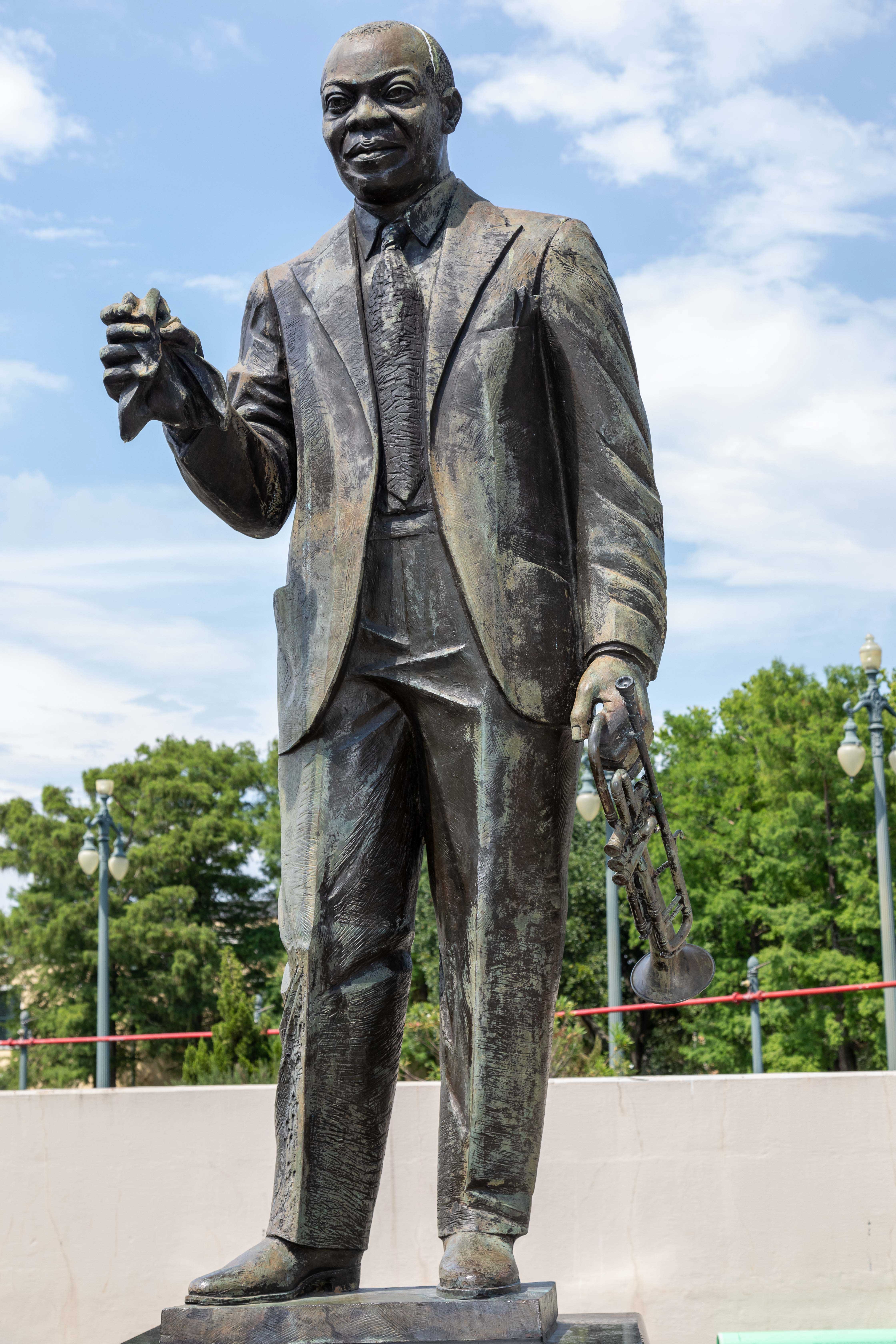 Statue von Louis Armstrong in dem nach ihm benannten Park in New Orleans, mit Trompete und Taschentuch Foto: © Michael Soltys