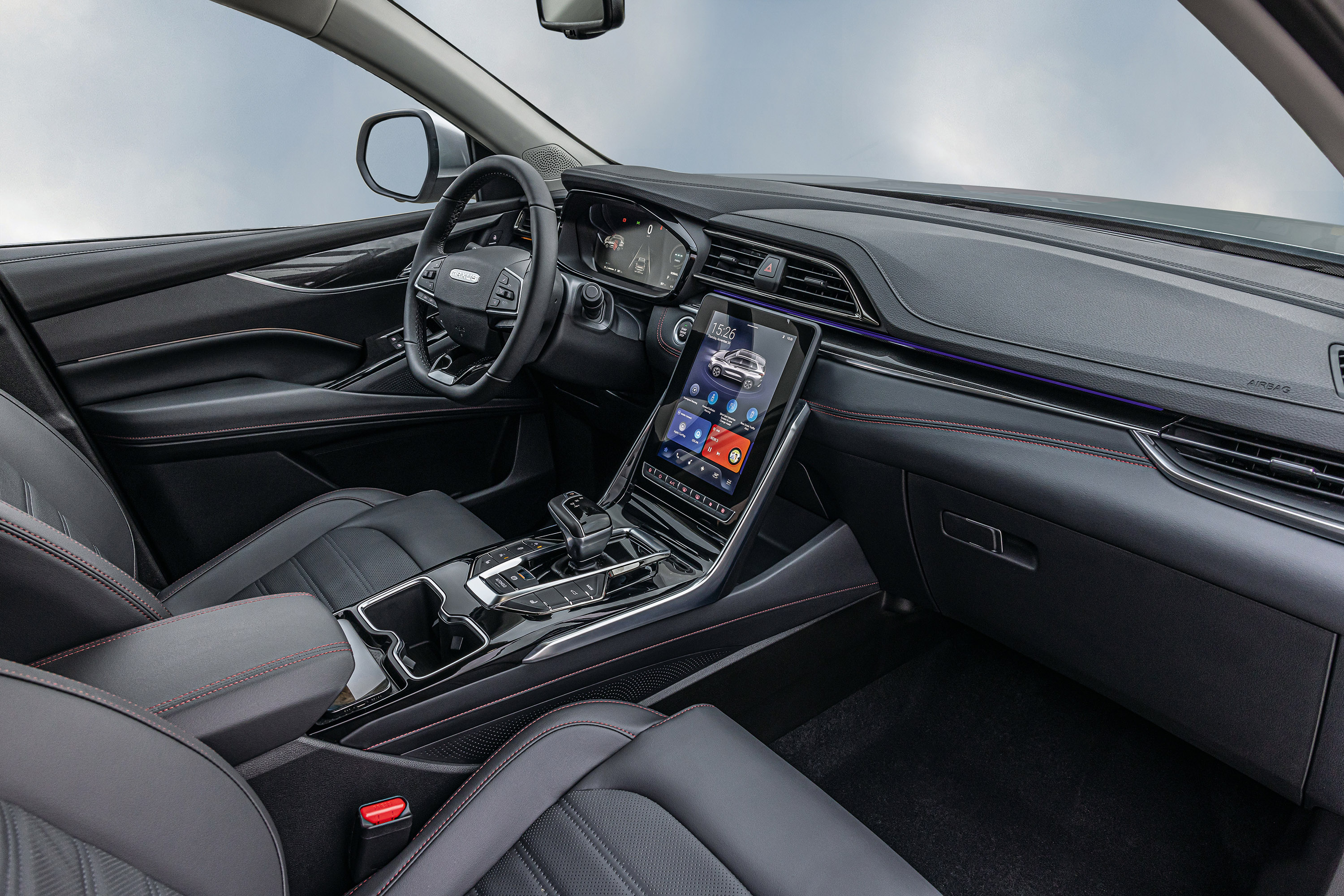 Zur Serienausstattung zählen auch Ledersitze. Foto: © Maxomotive Deutschland GmbH Zur Serienausstattung zählen auch Ledersitze. Foto: © Maxomotive Deutschland GmbH