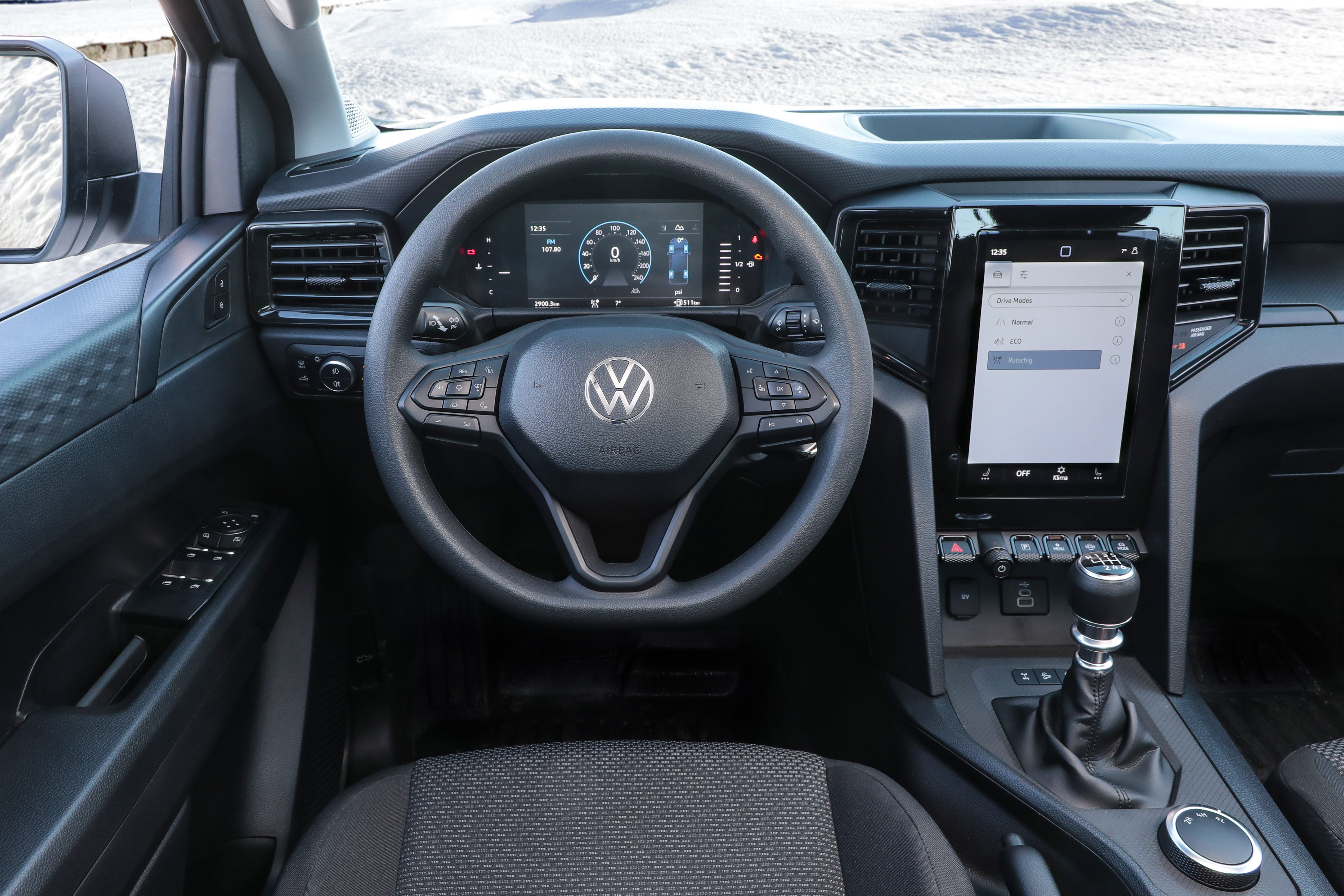 Blick auf das neue Interieur im Amarok. Foto: © VW Nfz