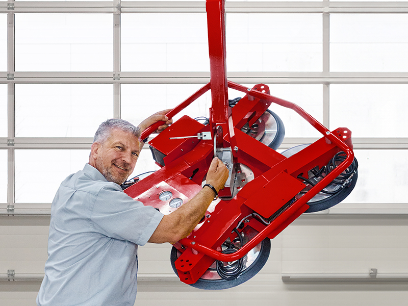 euroTECH erweitert sein Serviceangebot und stellt nun Hebegeräte zur Vermietung bereit, um das Handling schwerer oder sperriger Lasten zu erleichtern. Foto: © euroTECH Handling GmbH