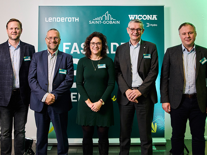 Christophe Lenderoth, Klaus Peter Sedlbauer, Sarah Ryglewski, Ralf Seufert und Pascal Decker (von links nach rechts). Foto: © Wicona / Lenderoth