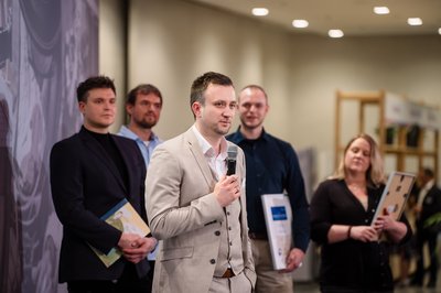 Die Preisträger: Tom Hardtke, Dröge GmbH, Tim, Robbert und Björn Roßius von Raummodul und Sabrina Jansen, Glastechnik Weiß Foto: © ZDH/Henning Schacht