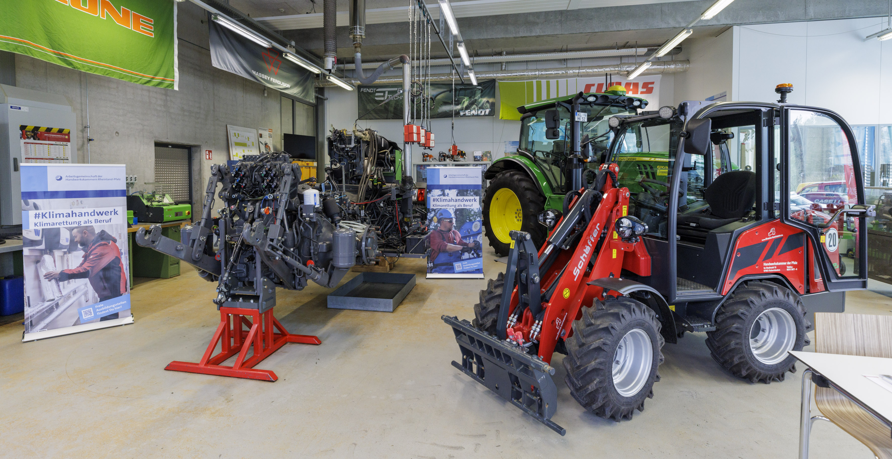 Das Kompetenzzentrum Land- und Baumaschinenmechatronik im Berufsbildungs- und Technologiezentrum der HWK in Kaiserslautern Foto: © view - die agentur Reiner Voß