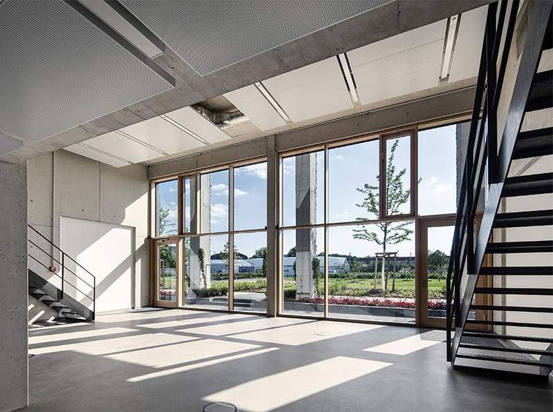 Offene Bürostrukturen und flexible Nutzungszeiten – der Factory Campus reagiert auf die individuellen Anforderungen der Nutzer, auch in puncto Sonnenschutz. Foto: © Warema