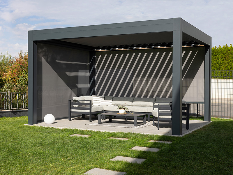 Mit den Terrassendächern Lamaxa L60 und L70 sorgt Warema für mehr Freude beim Outdoor Living. Foto: © Warema