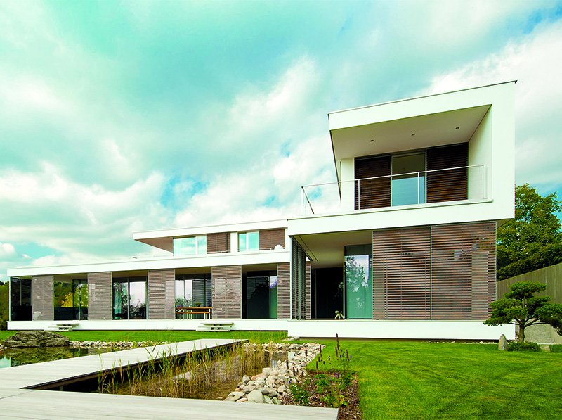 Der individuelle Charakter eines Gebäudes wird unterstrichen und es lassen sich gezielt Akzente an der Fassade setzen. Foto: © Griesser