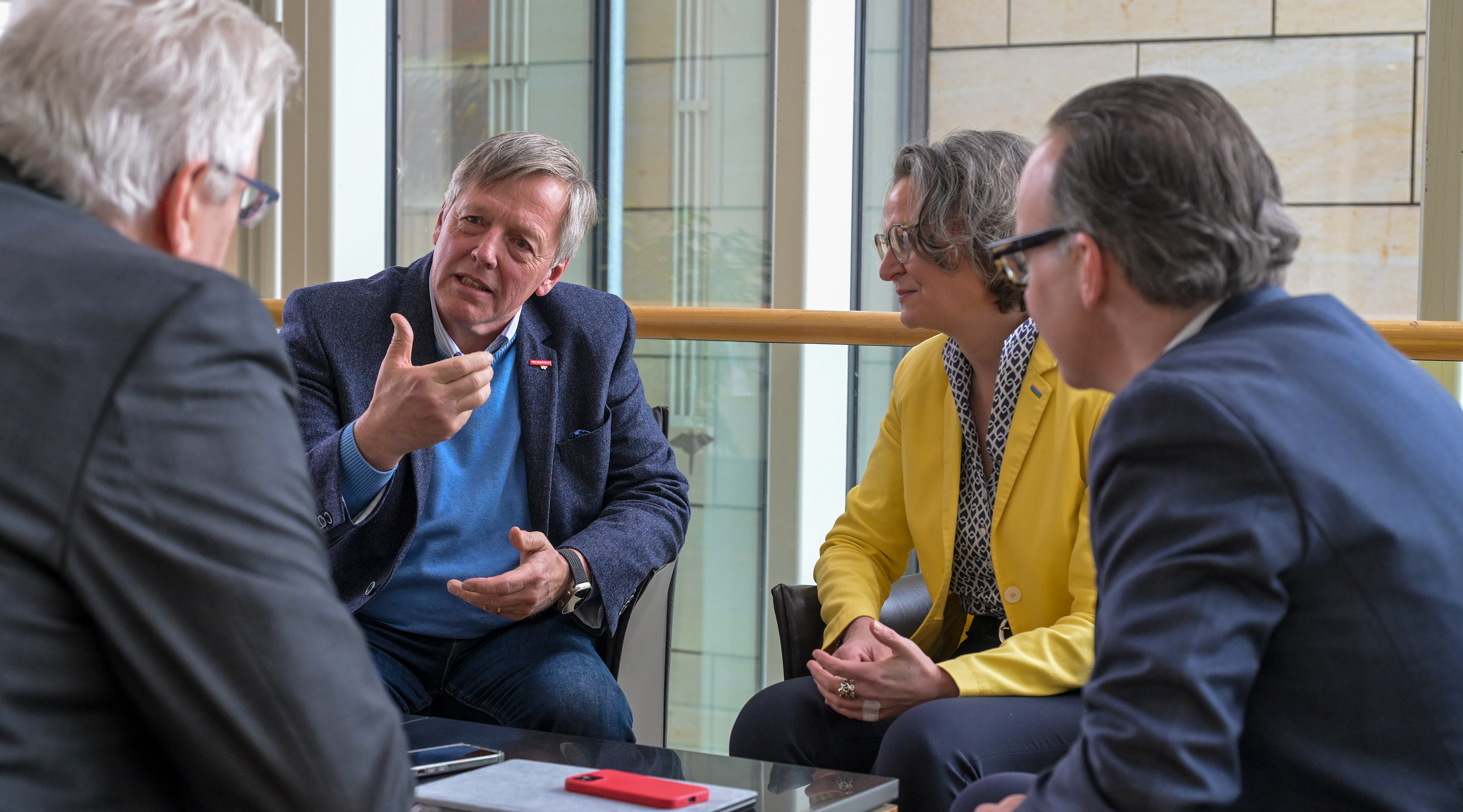 Bürokratieabbau heißt vor allem ein Gewinn an Zeit, vor allem bei Bauanträgen, so Rüdiger Otto (2. v. l.). Foto: © Wilfried Meyer