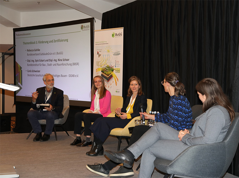 Die Podiumsdiskussionen wurden rege genutzt, um offene Fragen zu beantworten und eigene Meinungen kund zu tun. Foto: © S. Herfort, Bundesverband GebäudeGrün
