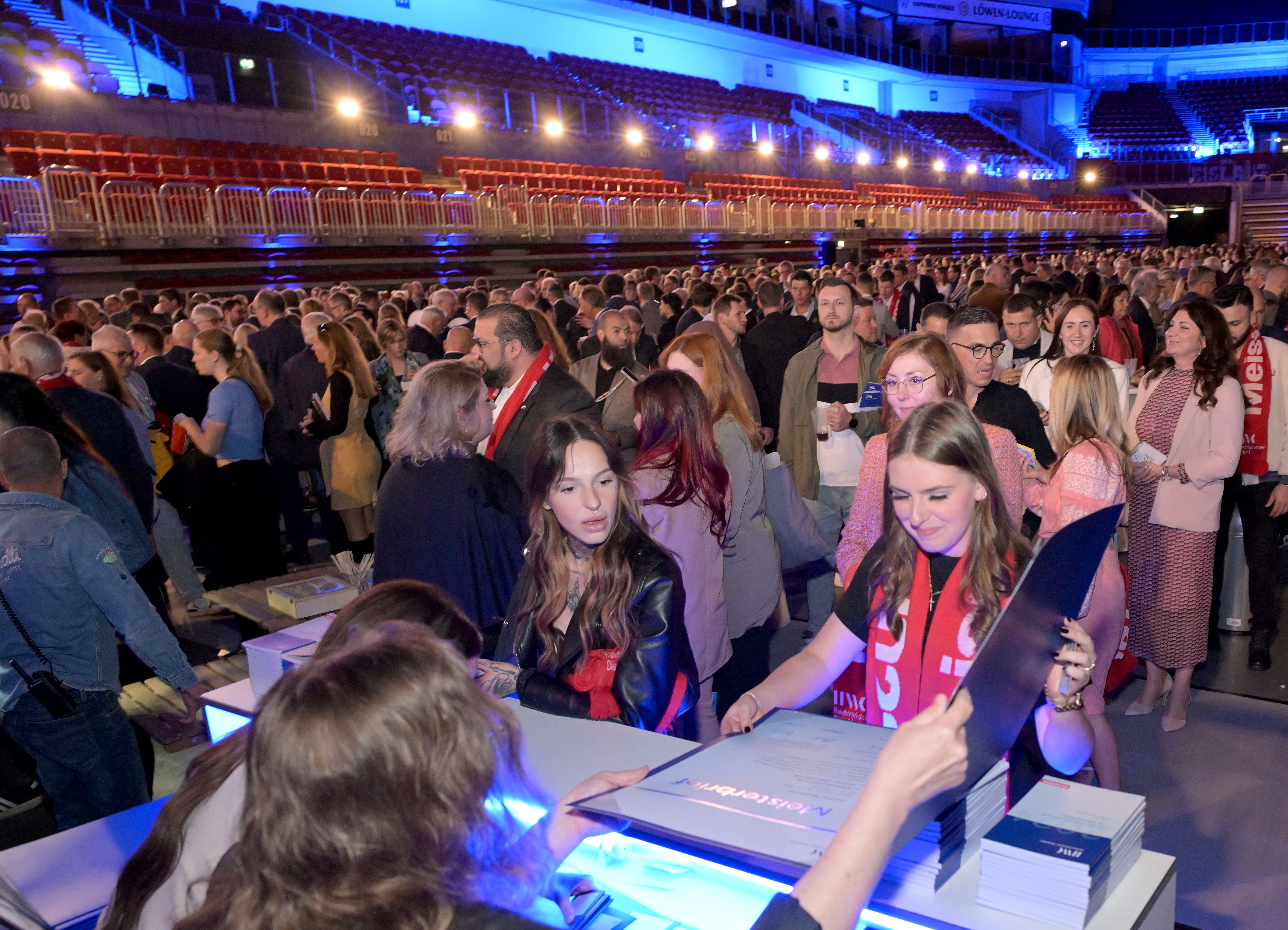 2.500 Gäste feierten die Jungmeisterinnen und -meister im PSD Dome Düsseldorf. Foto: © Wilfried Meyer