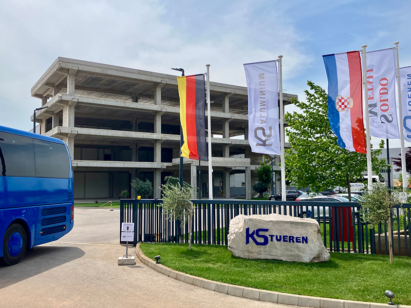Das Aluminium-Presswerk in Široki Brijeg verfügt über eine jährliche Produktionskapazität von 12.000 to. Foto: © Kneer-Südfenster