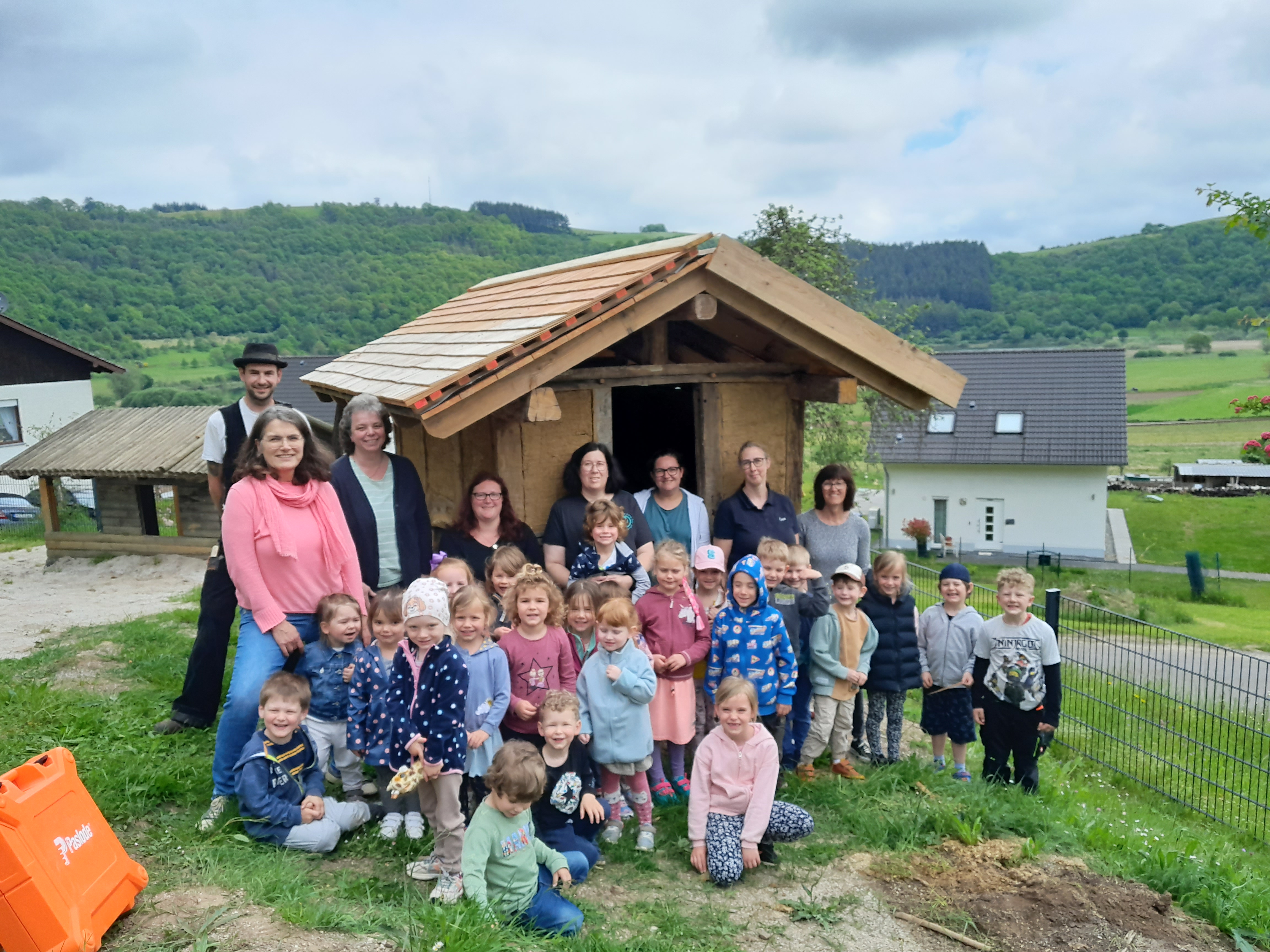 Innerhalb von einer Woche war die Hütte fertig. Foto: © Kita Maarwichtel 