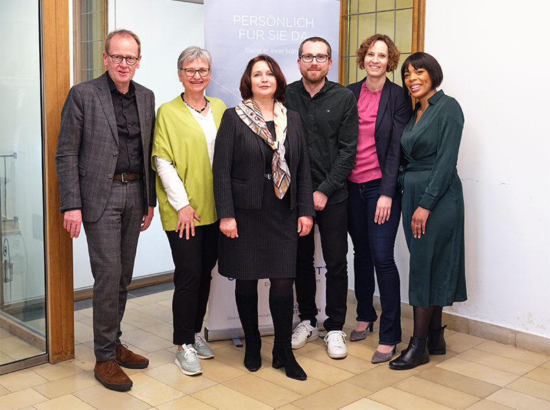 CSP Partnerbetreuer aus 40 Jahren, von links: Jochen Grönegräs, Daniela Mamet, Daniela Siegel, Patrick Georg, Anne Kaden und die aktuelle Marketing Managerin Steffi Bantu. Foto: © Rohl Fotografie, Saint-Gobain Glass