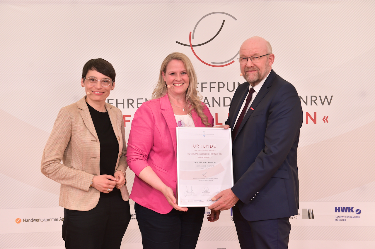 V.l.: Josefine Paul, Janine Kirchmair, Berthold Schröder. Foto: © WHKT/Rolf Göbels