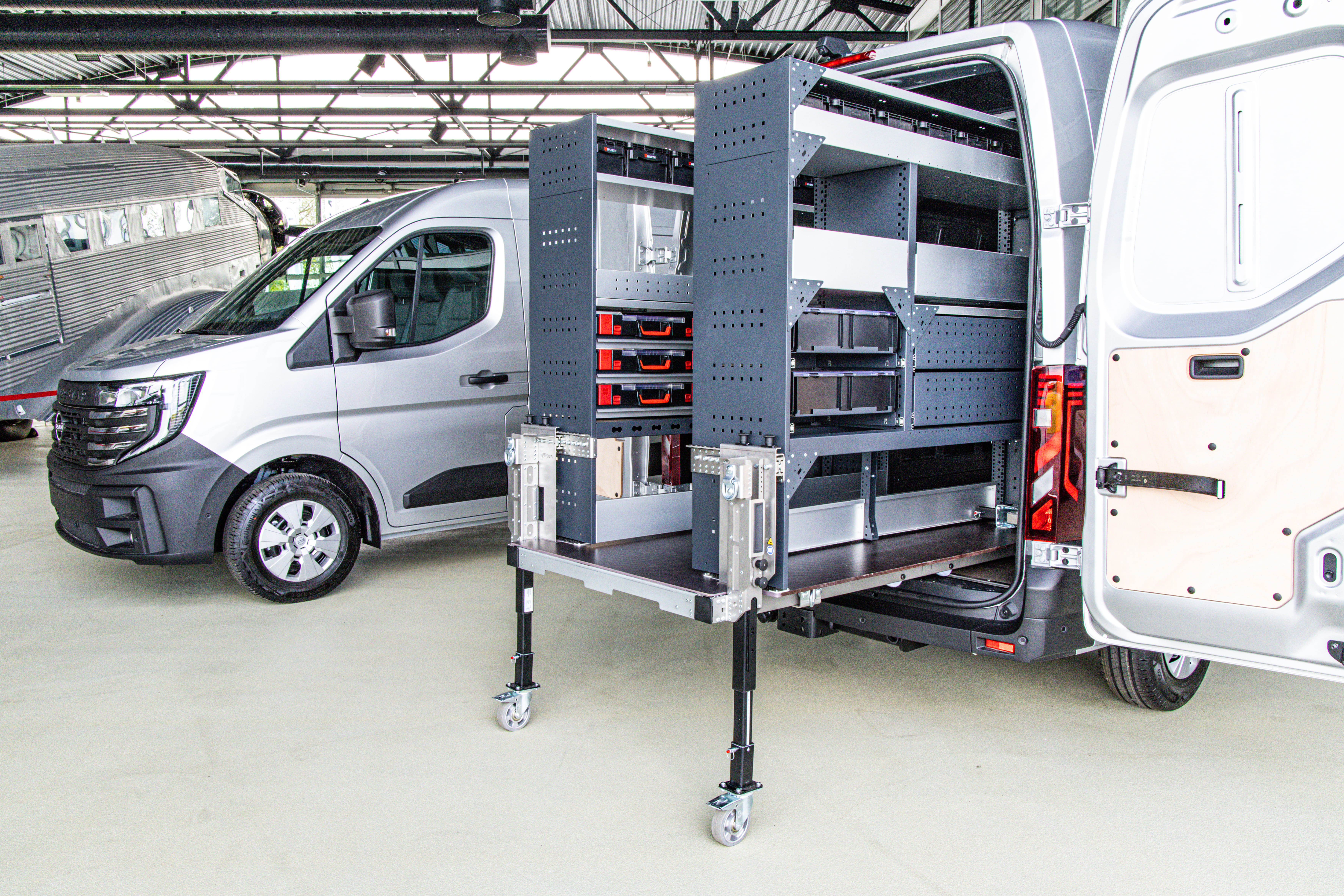 Hier ist der Nissan Interstar mit einem PlugVan-Umbau als Werkstattwagen. Foto: © Nissan