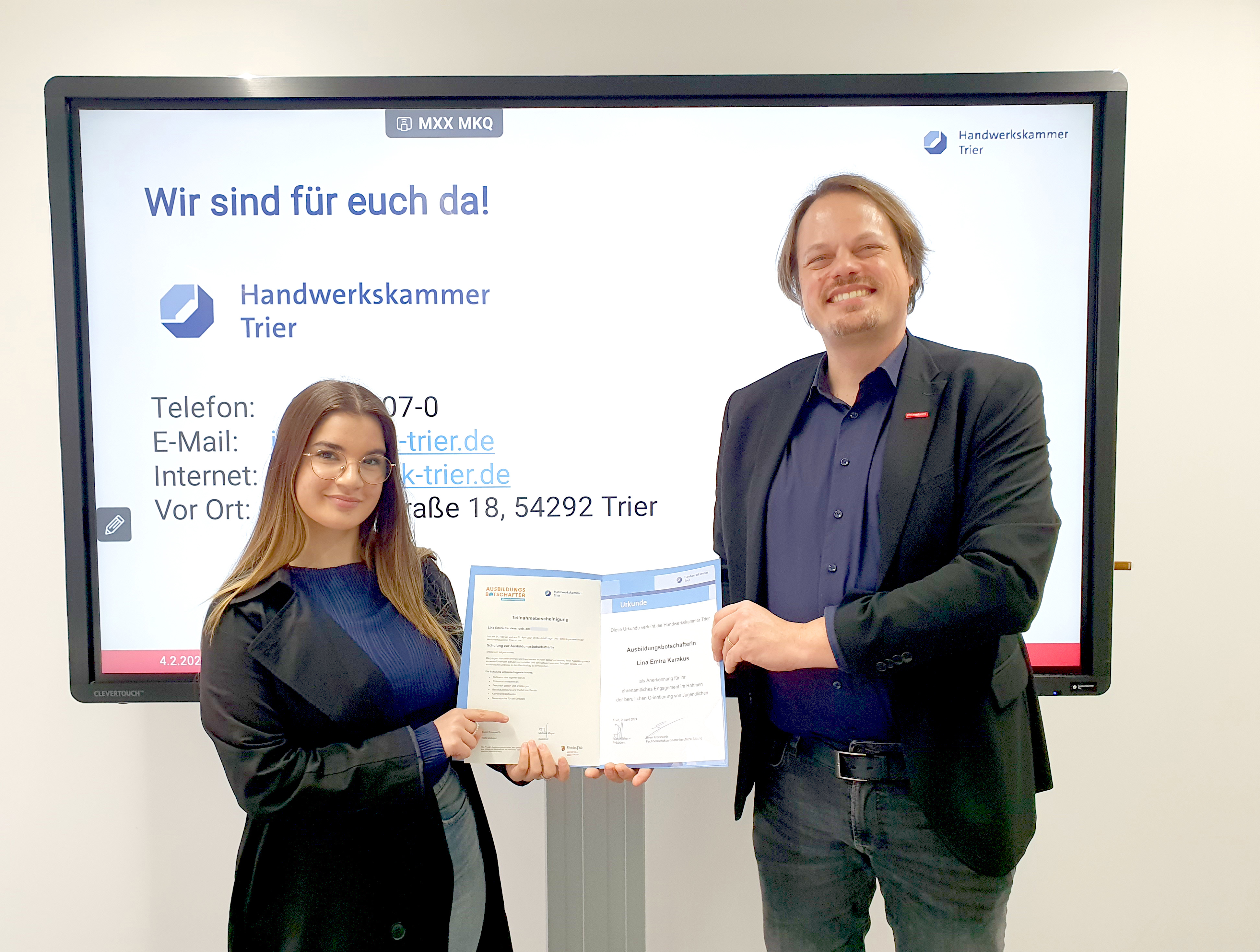 Lina Karakus (l.) ist neue Ausbildungsbotschafterin der Handwerkskammer Trier. Foto: © HWK Trier