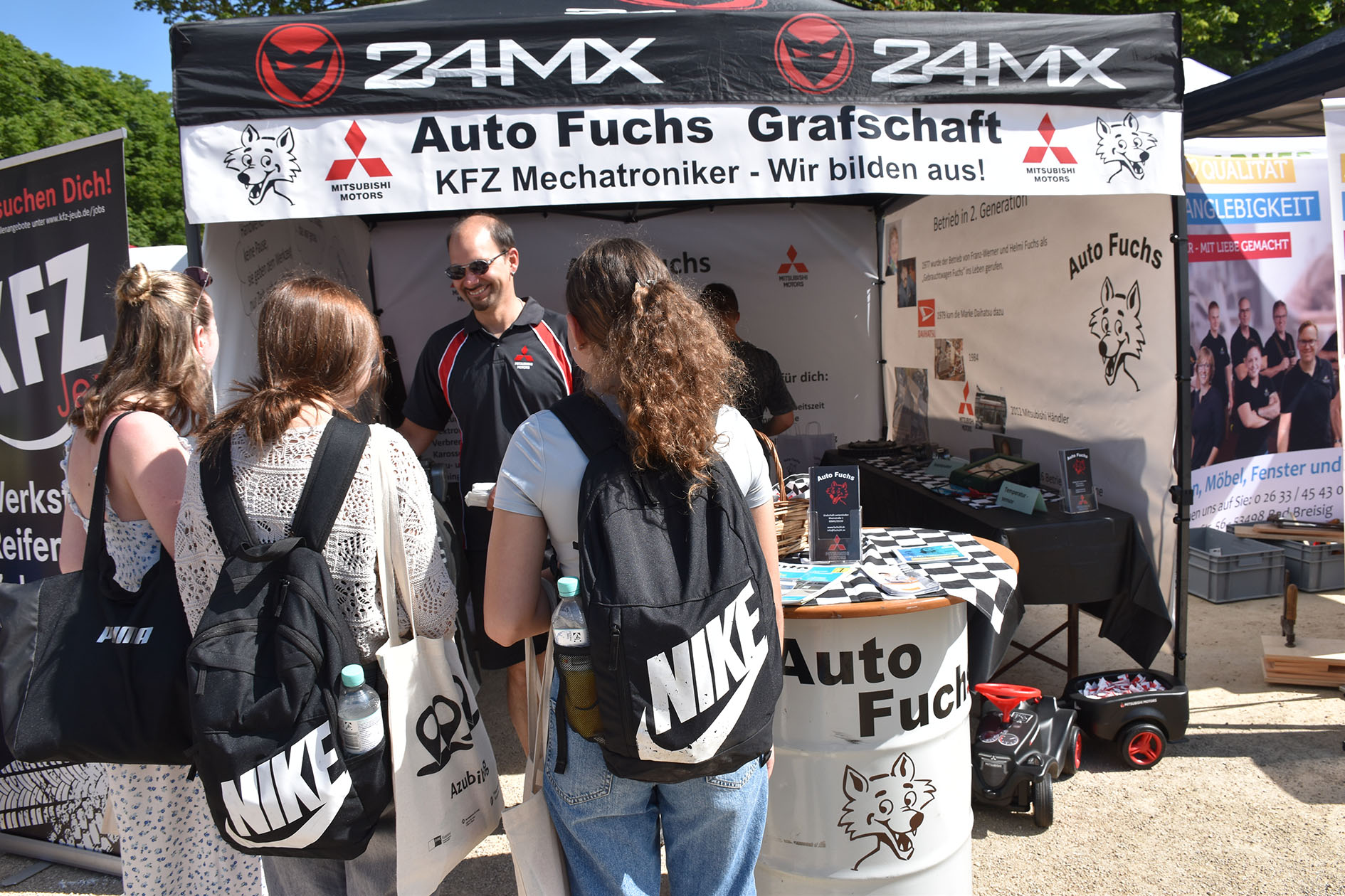 Vom Flyer über intensive Gespräche mit Infos rund um die Ausbildung bis zu praktischen Mitmachstationen gab es viel zu erleben. Foto: © Handwerkskammer Koblenz