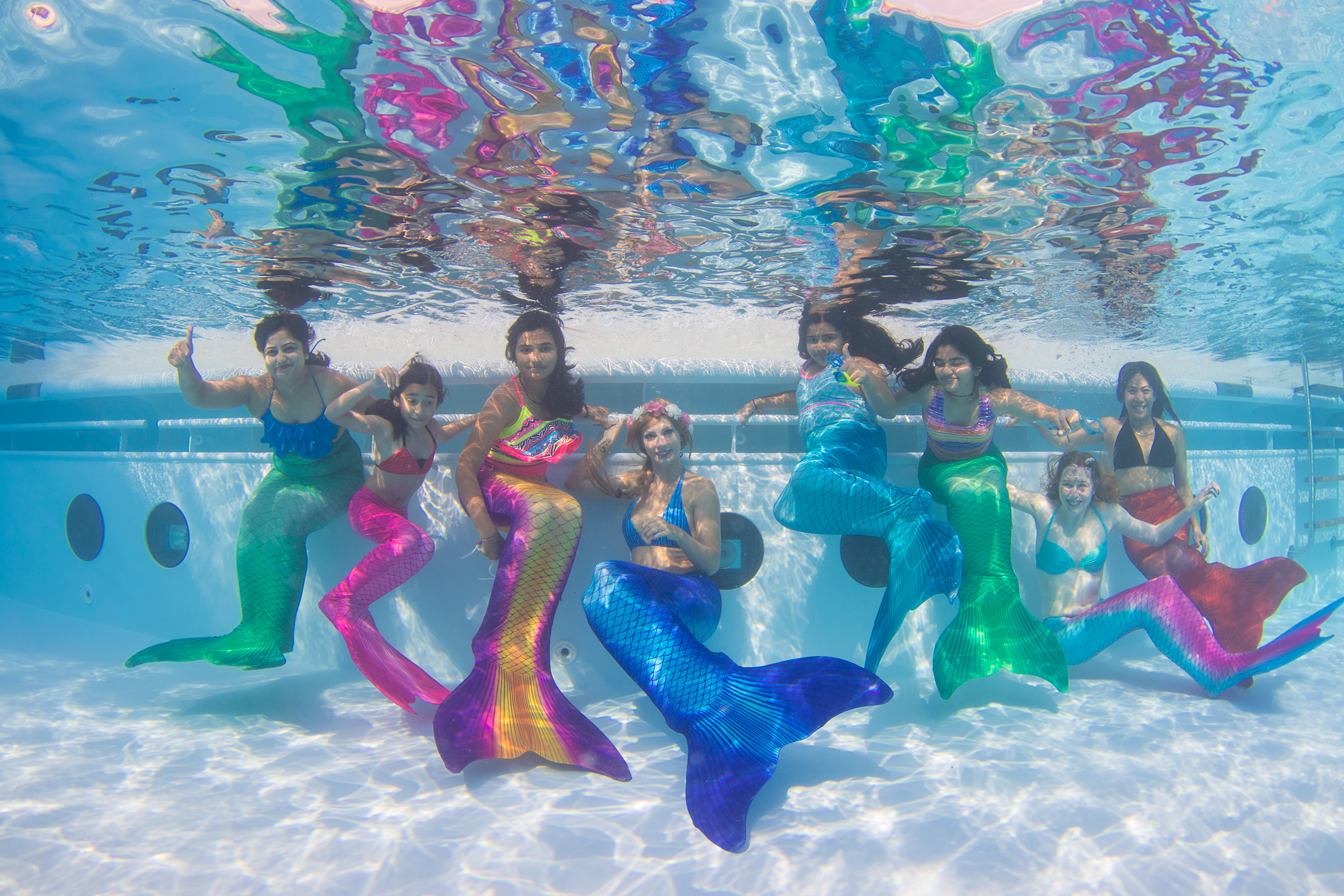 Mit dem Gefühl, ein mystisches Wesen zu sein, birgt das Meerjungfrauenschwimmen sportliche Aspekte, wie zum Beispiel den Muskelaufbau. Foto: © Ian Gray