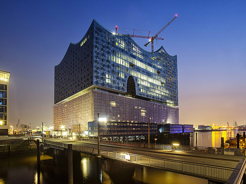 The Elbe Philharmonic Hall by night. Photo: © Thies Rätzke