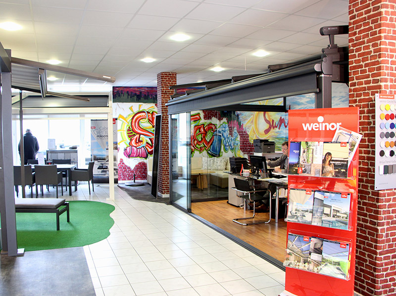 Der Showroom wurde mit hochwertigen Terrassenbühnen und Präsentern ausgestattet. Foto: © Weinor